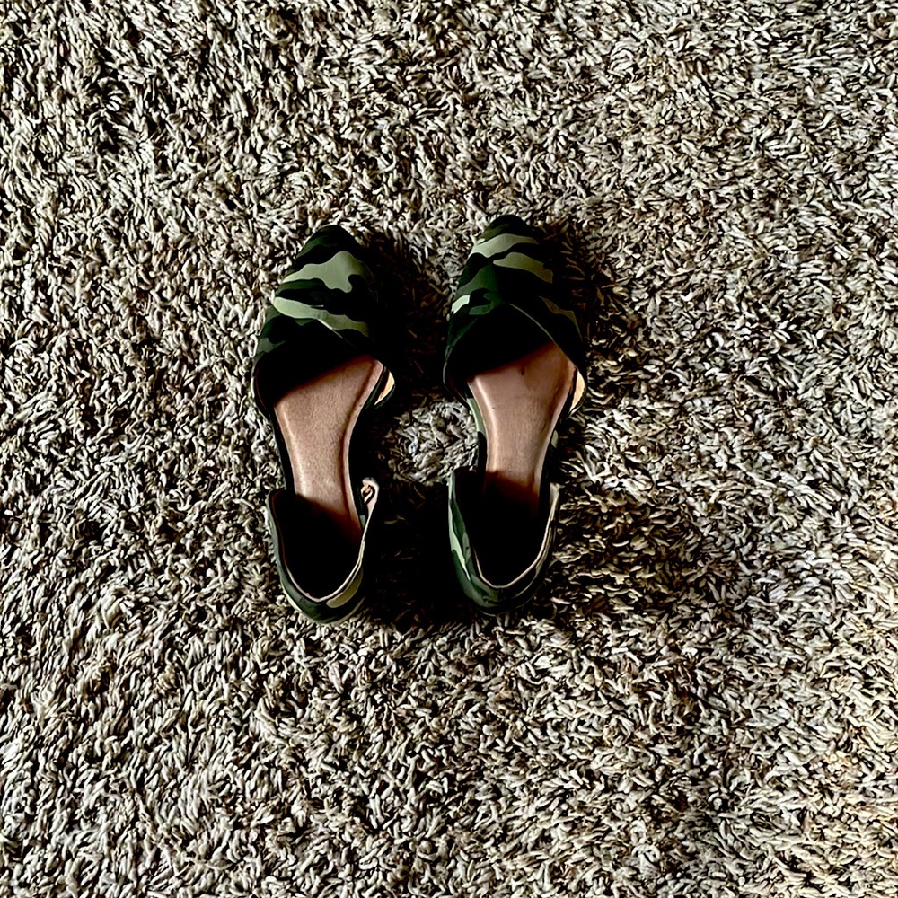 Old navy Camo Flats